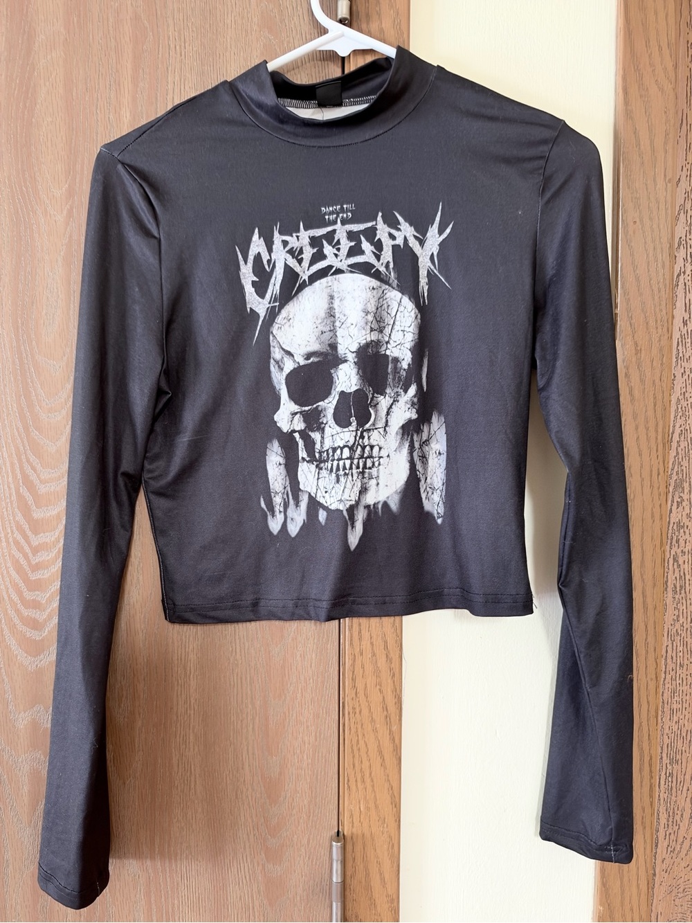 SHEIN Black Long-Sleeve Cropped Tee with White Skull Print